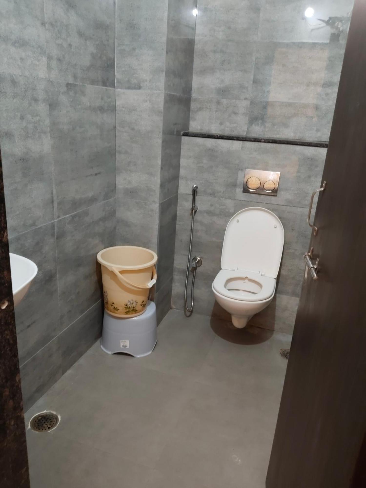Hotel Kiwi Inn Vijaynagar Scheme 78 Indore Buitenkant foto