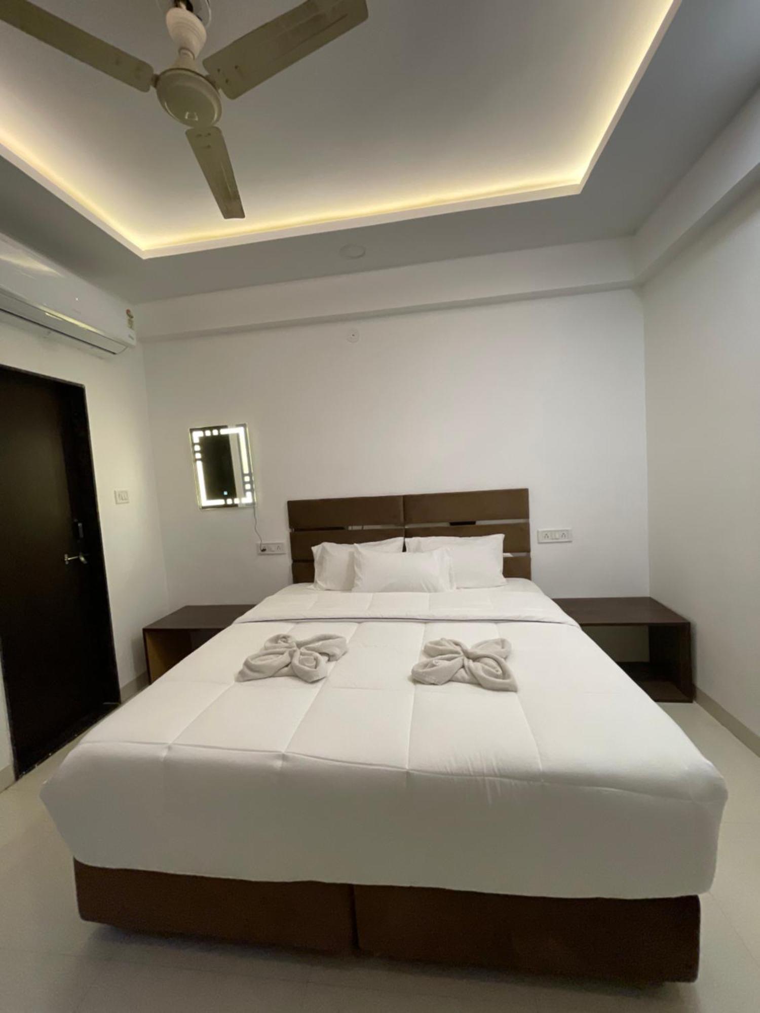 Hotel Kiwi Inn Vijaynagar Scheme 78 Indore Buitenkant foto