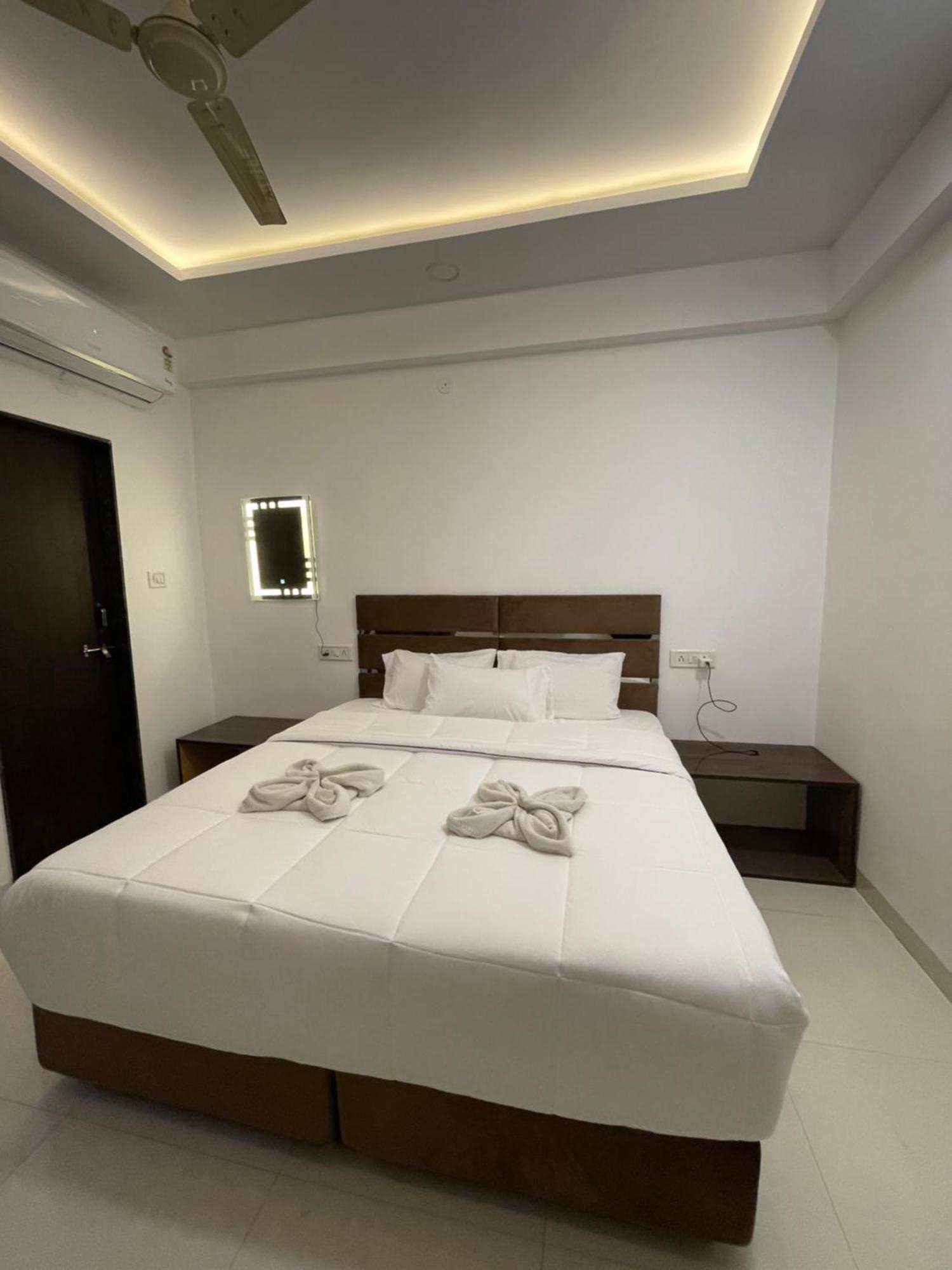 Hotel Kiwi Inn Vijaynagar Scheme 78 Indore Buitenkant foto