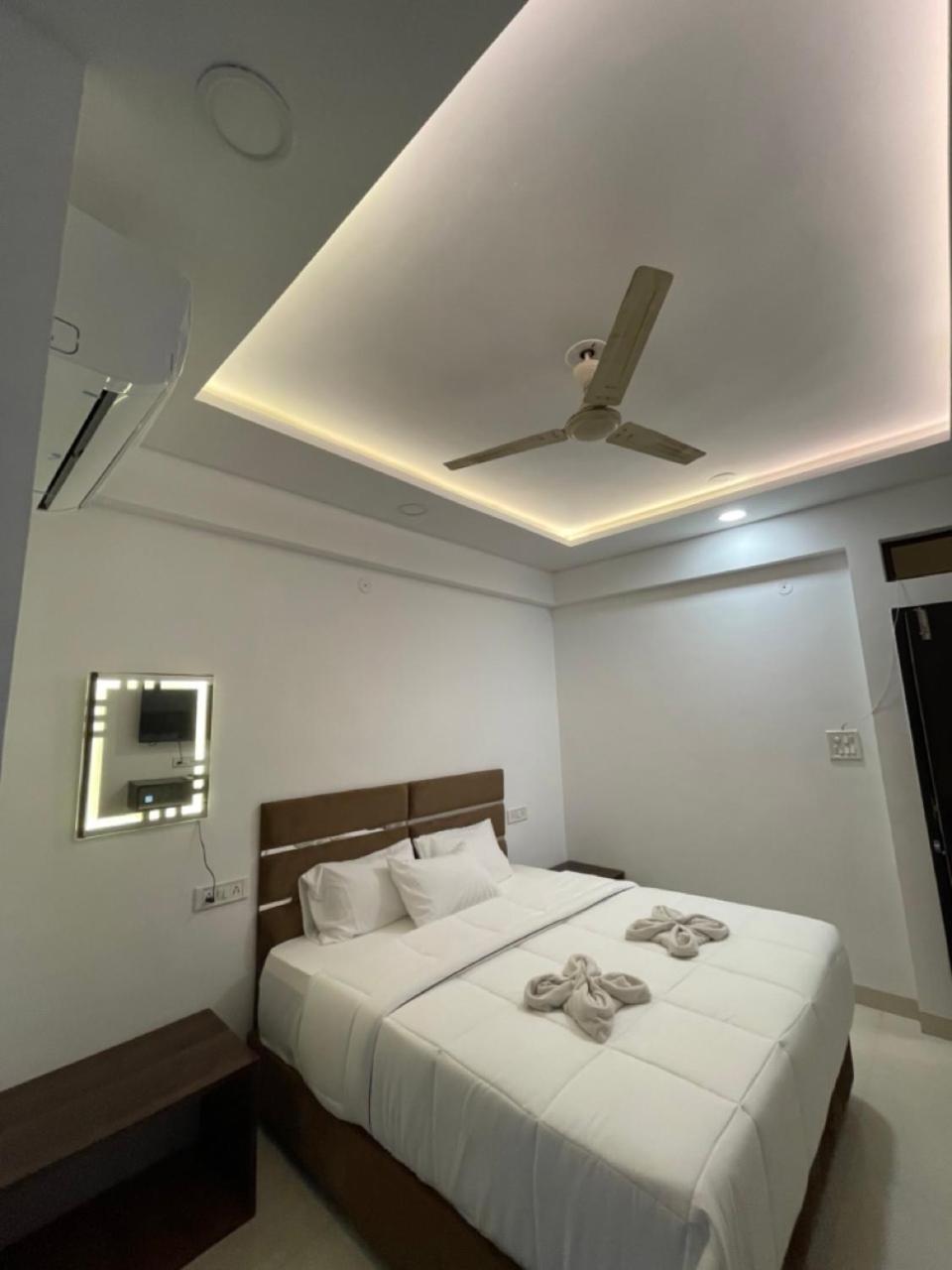 Hotel Kiwi Inn Vijaynagar Scheme 78 Indore Buitenkant foto