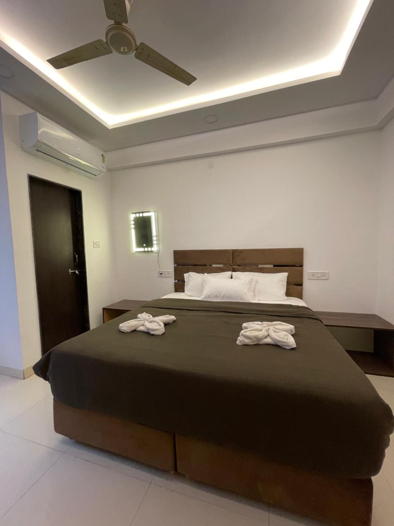Hotel Kiwi Inn Vijaynagar Scheme 78 Indore Buitenkant foto