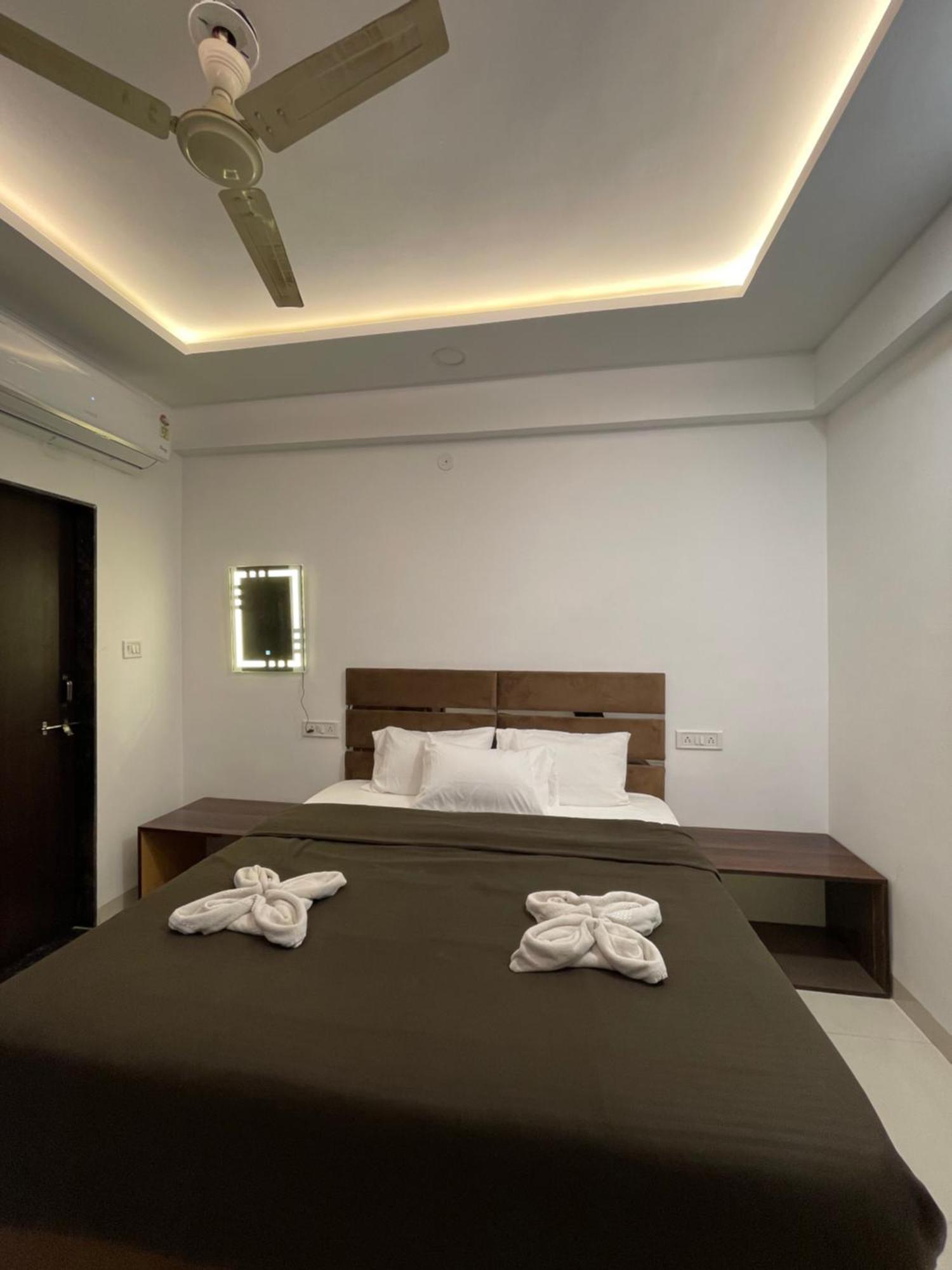 Hotel Kiwi Inn Vijaynagar Scheme 78 Indore Buitenkant foto