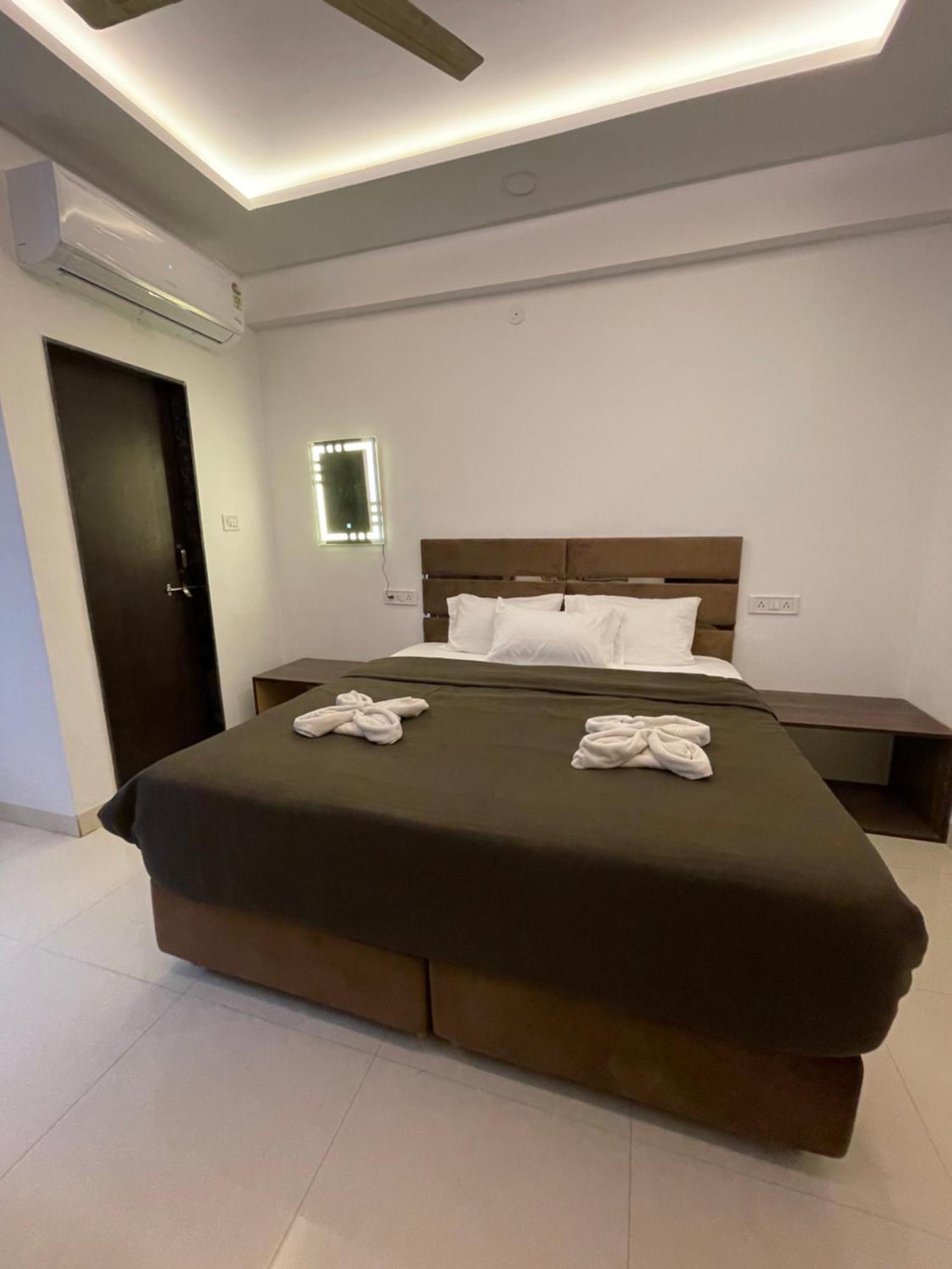 Hotel Kiwi Inn Vijaynagar Scheme 78 Indore Buitenkant foto