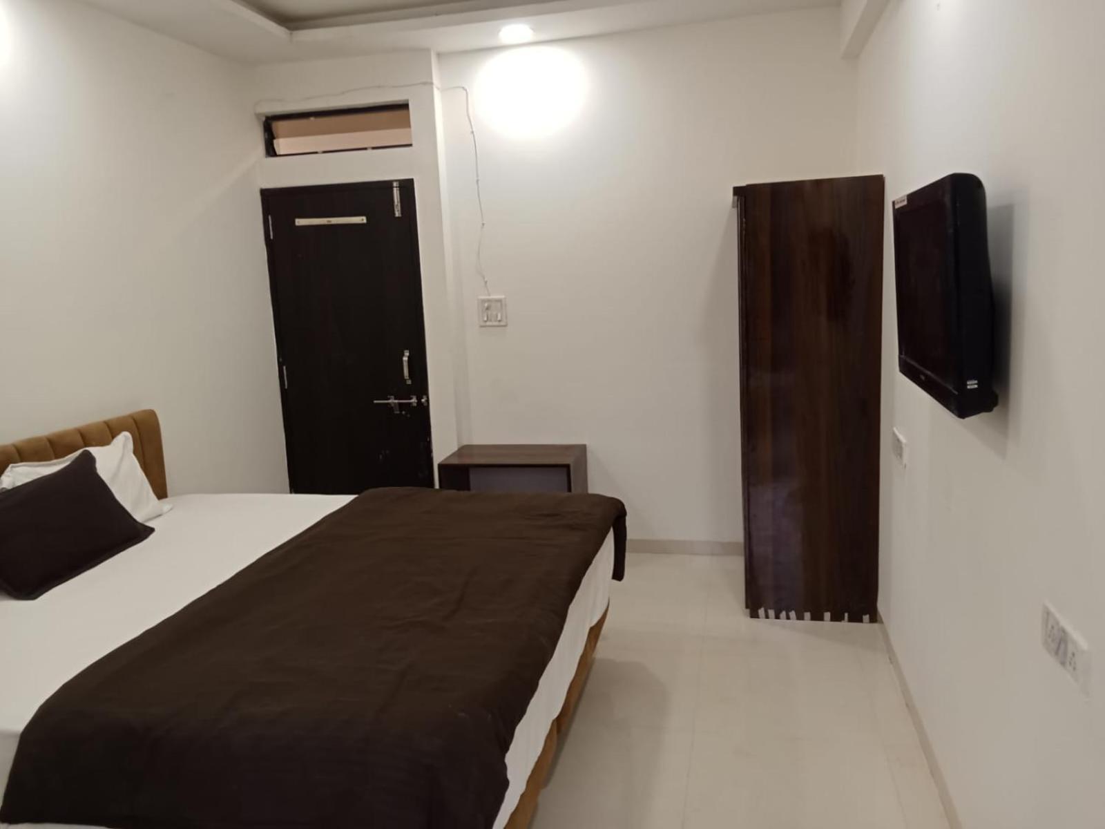 Hotel Kiwi Inn Vijaynagar Scheme 78 Indore Buitenkant foto