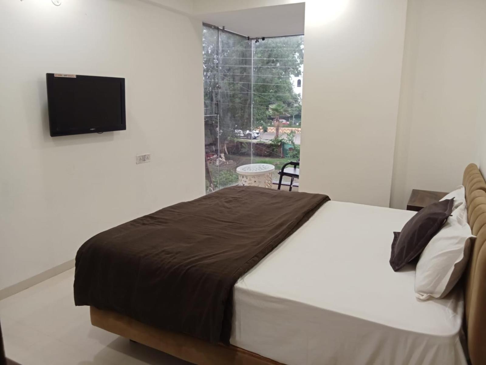 Hotel Kiwi Inn Vijaynagar Scheme 78 Indore Buitenkant foto
