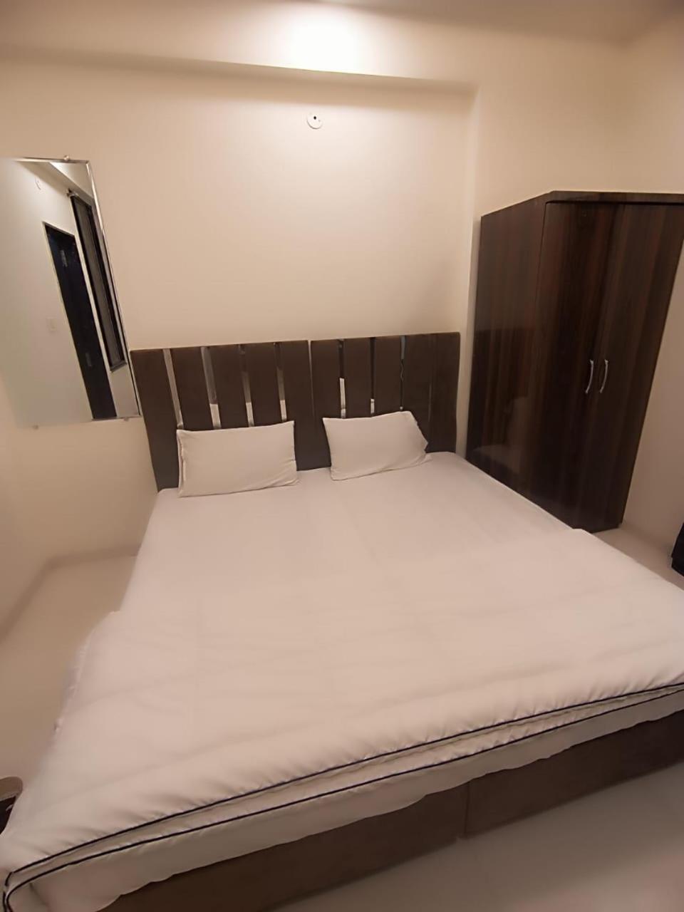 Hotel Kiwi Inn Vijaynagar Scheme 78 Indore Buitenkant foto