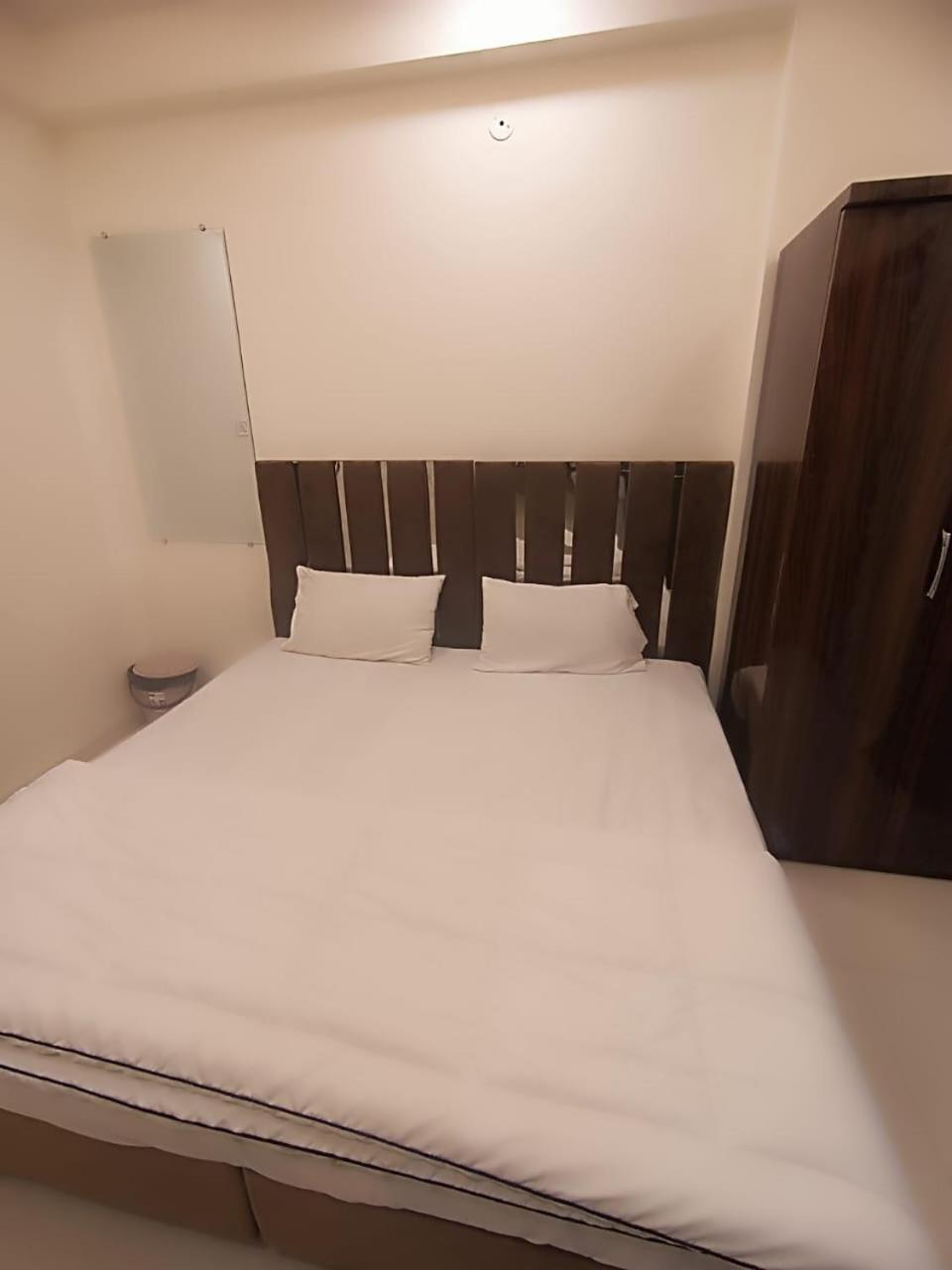 Hotel Kiwi Inn Vijaynagar Scheme 78 Indore Buitenkant foto