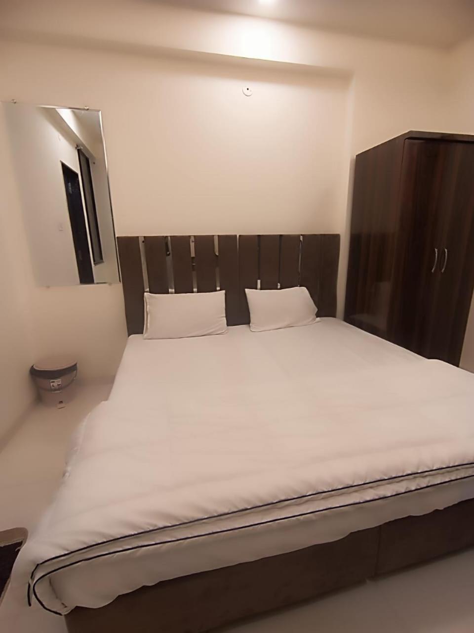 Hotel Kiwi Inn Vijaynagar Scheme 78 Indore Buitenkant foto
