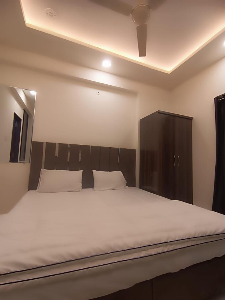 Hotel Kiwi Inn Vijaynagar Scheme 78 Indore Buitenkant foto