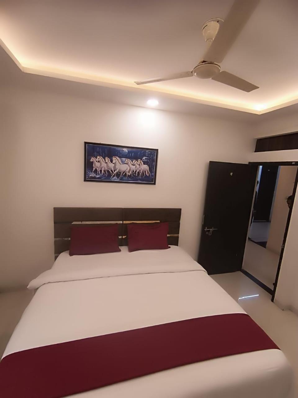 Hotel Kiwi Inn Vijaynagar Scheme 78 Indore Buitenkant foto