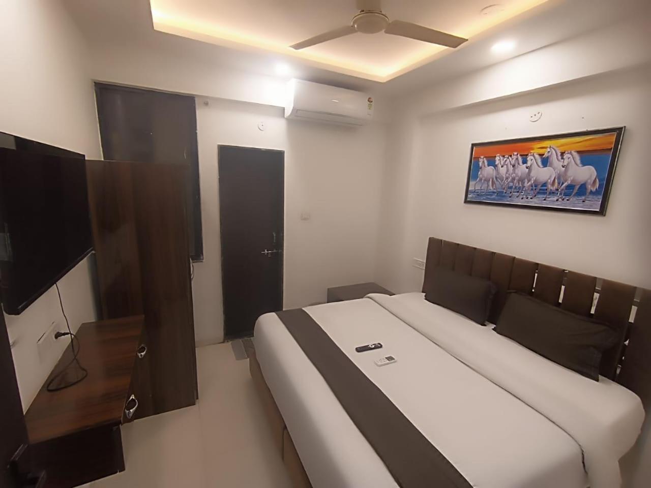 Hotel Kiwi Inn Vijaynagar Scheme 78 Indore Buitenkant foto