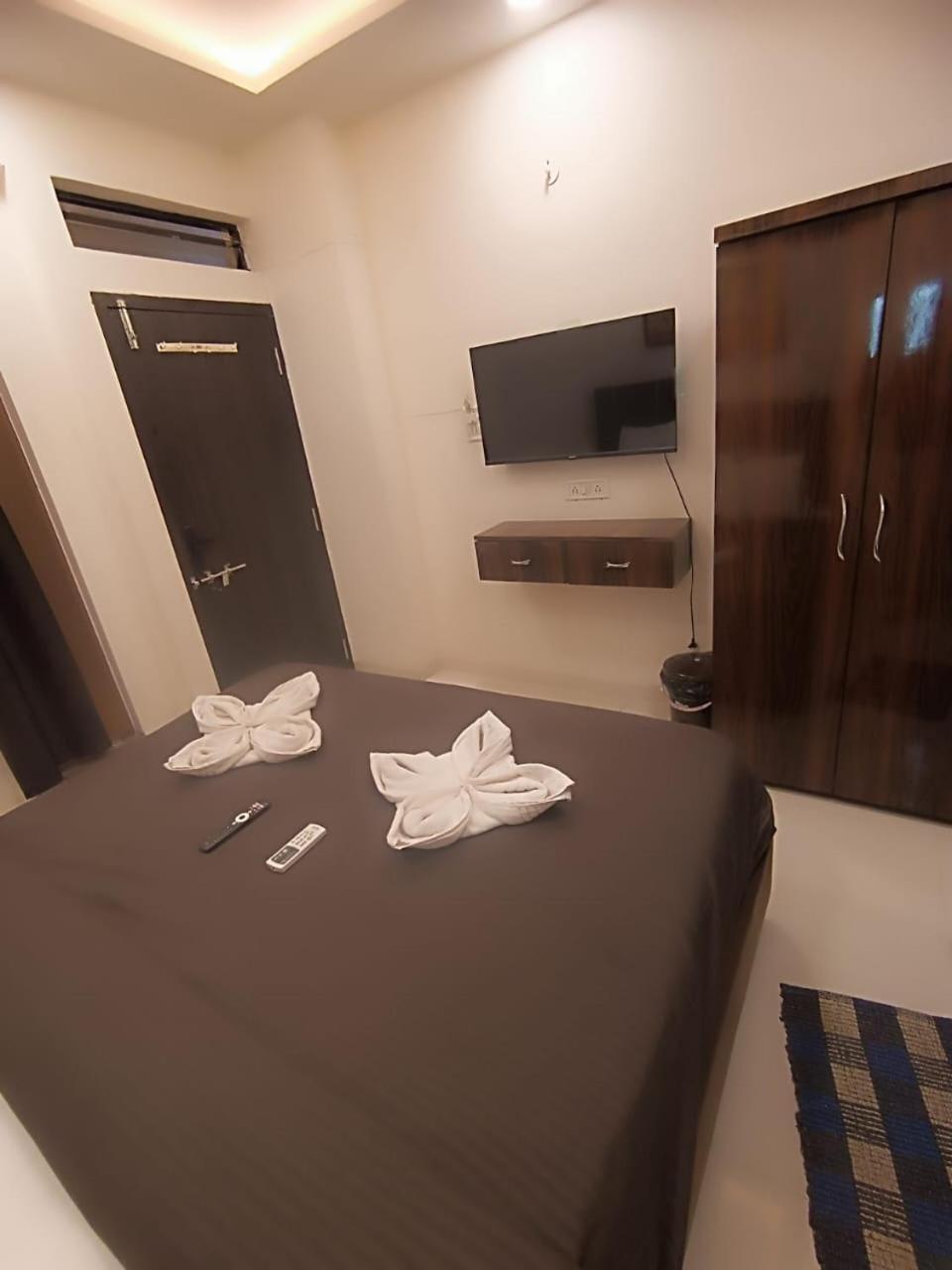 Hotel Kiwi Inn Vijaynagar Scheme 78 Indore Buitenkant foto