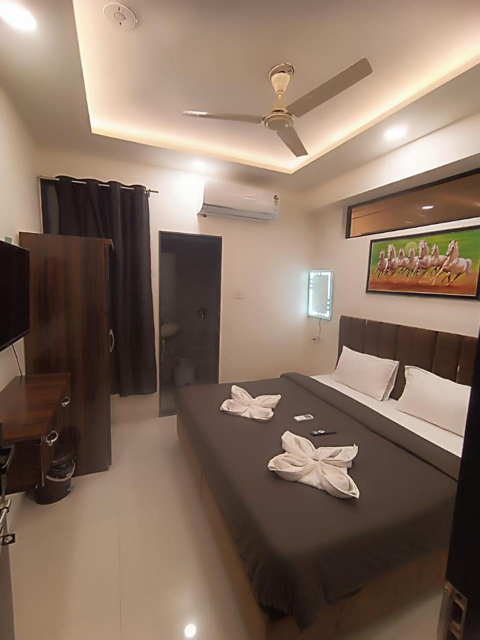 Hotel Kiwi Inn Vijaynagar Scheme 78 Indore Buitenkant foto