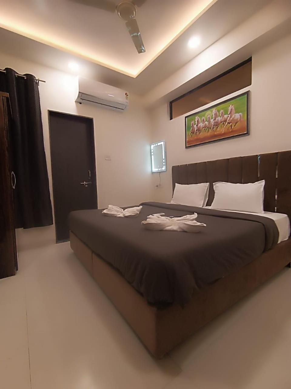 Hotel Kiwi Inn Vijaynagar Scheme 78 Indore Buitenkant foto