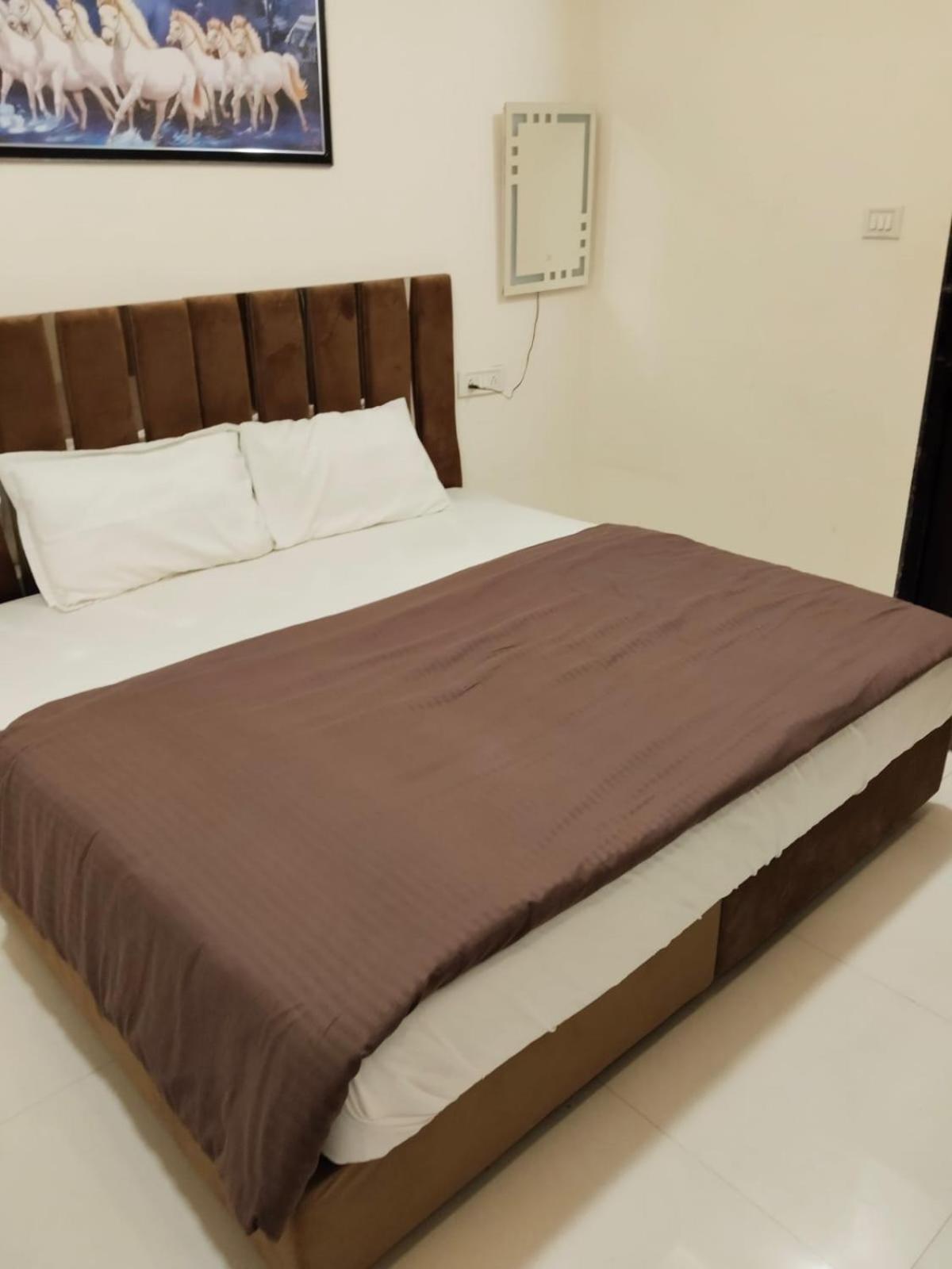 Hotel Kiwi Inn Vijaynagar Scheme 78 Indore Buitenkant foto